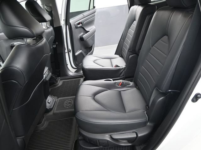 Used 2022 Toyota Highlander XLE image 12