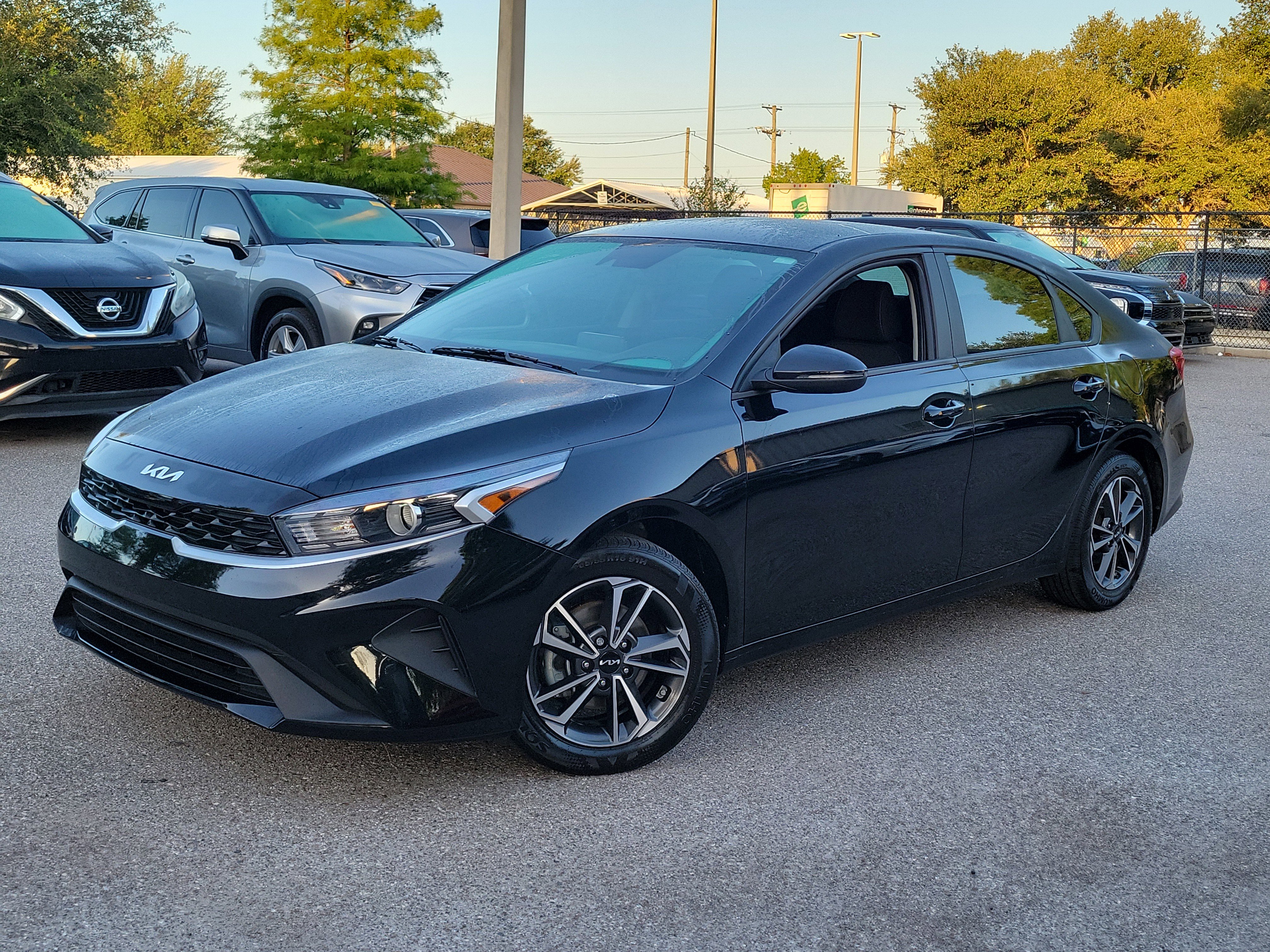 Used 2023 Kia Forte LXS w/ LXS Technology Package FWD image 1