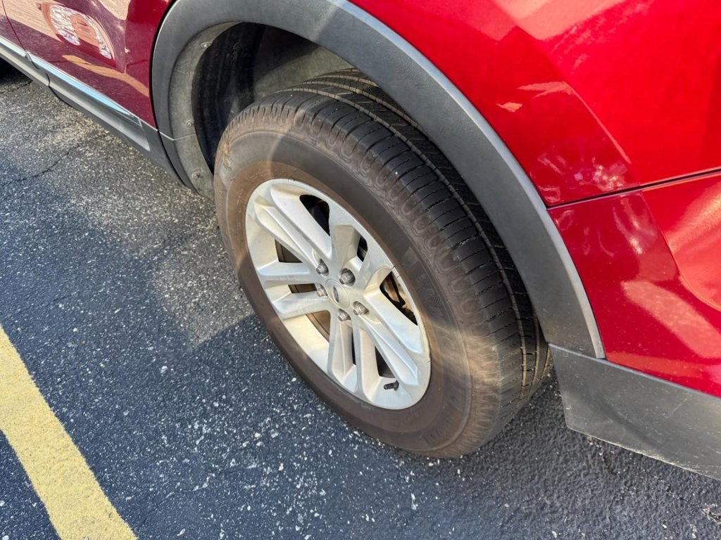 Used 2015 Ford Explorer XLT w/ Equipment Group 202B AWD/4WD image 8