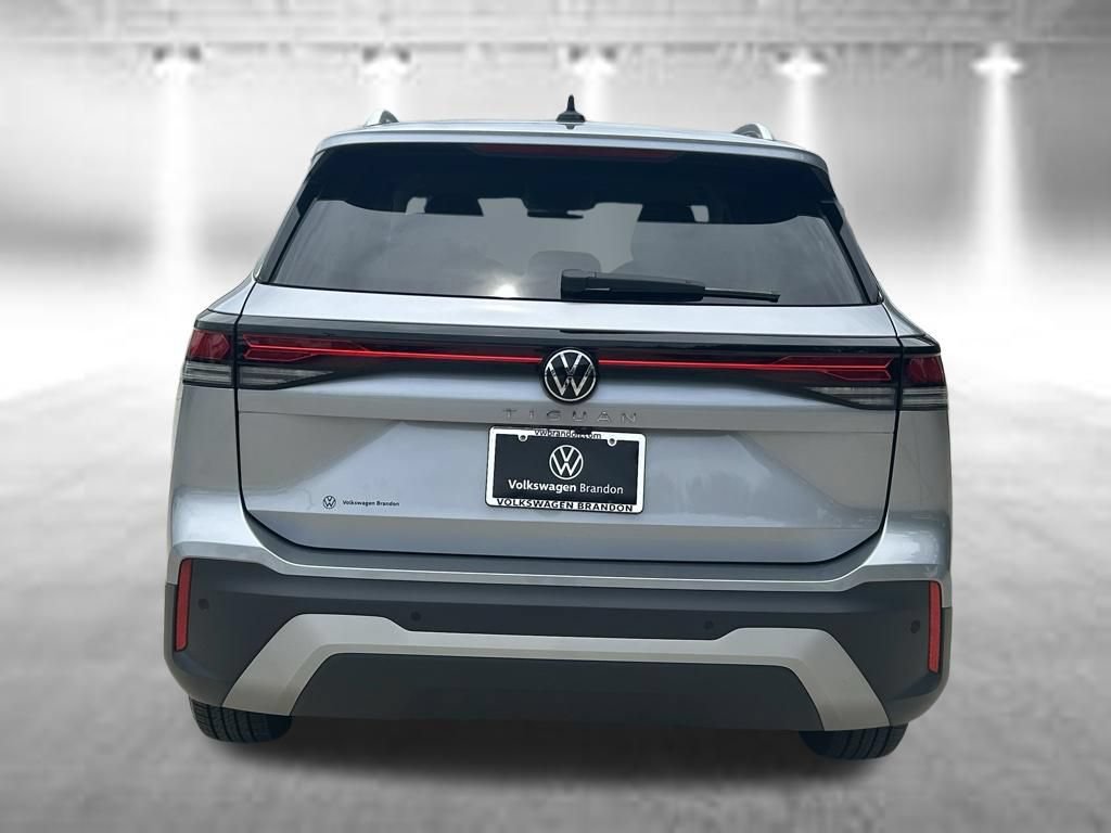 Certified 2025 Volkswagen Tiguan S FWD image 4