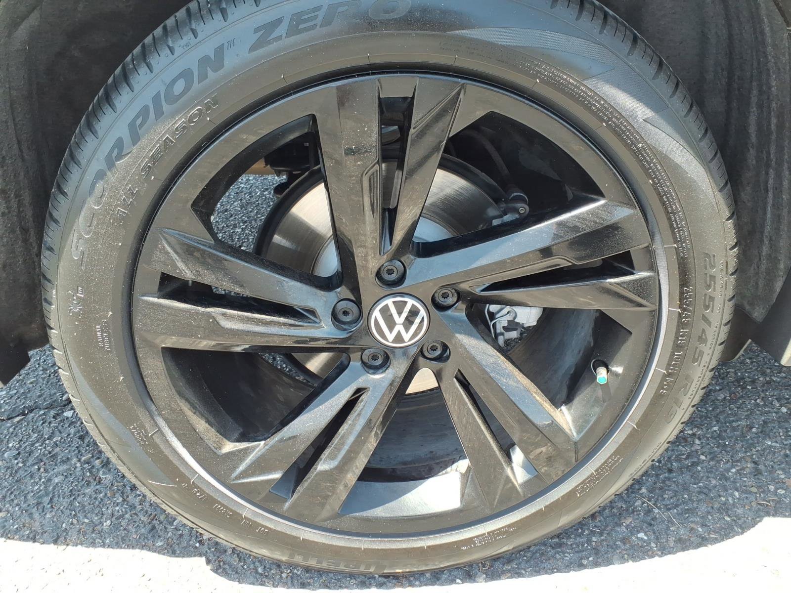 Certified 2023 Volkswagen Tiguan SE R-Line FWD image 10