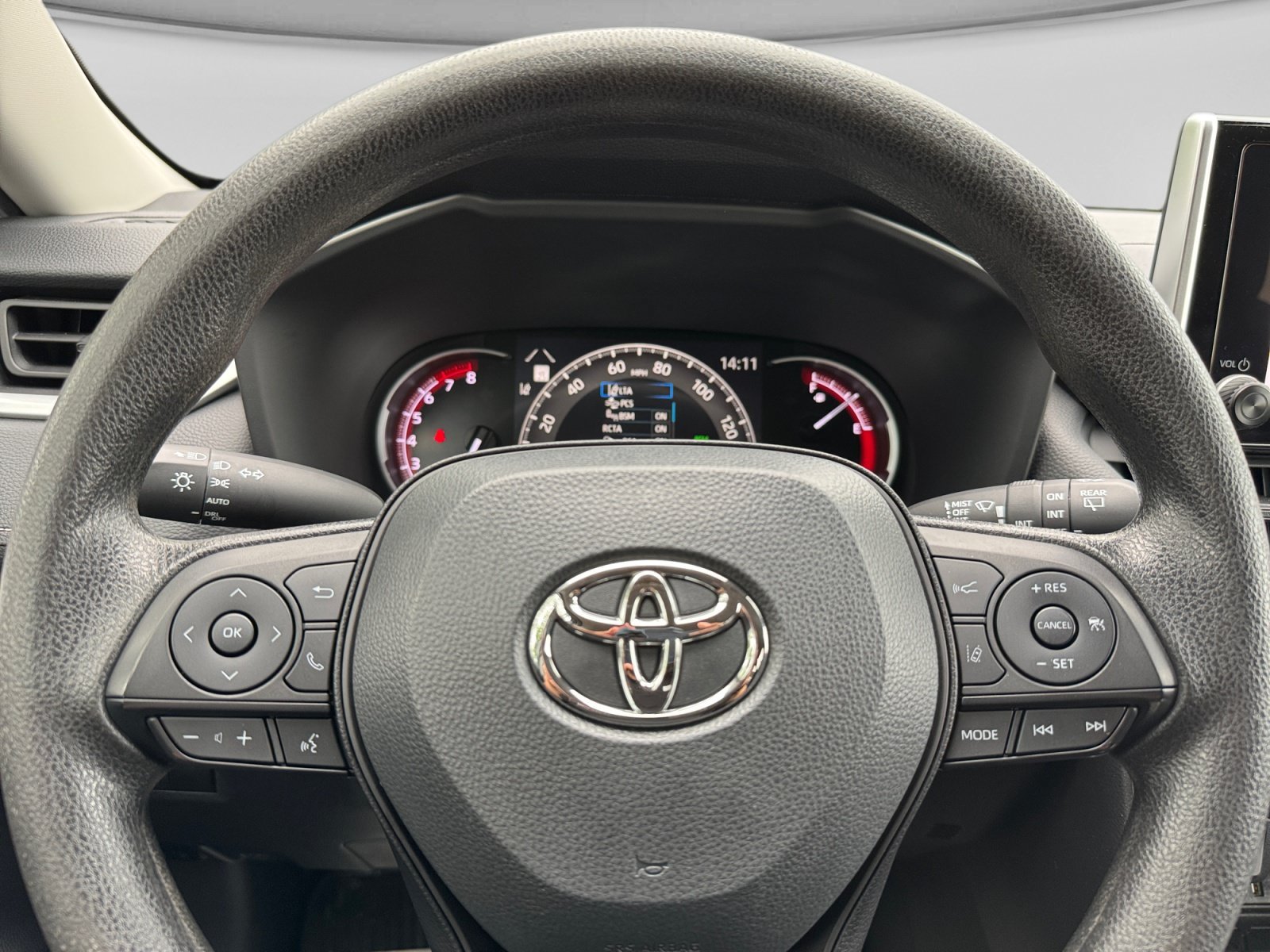 Used 2023 Toyota RAV4 XLE AWD/4WD image 17