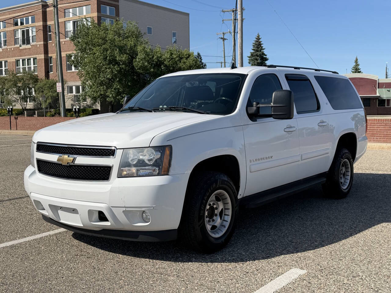 Used 2007 Chevrolet Suburban 2500 LT AWD/4WD image 2