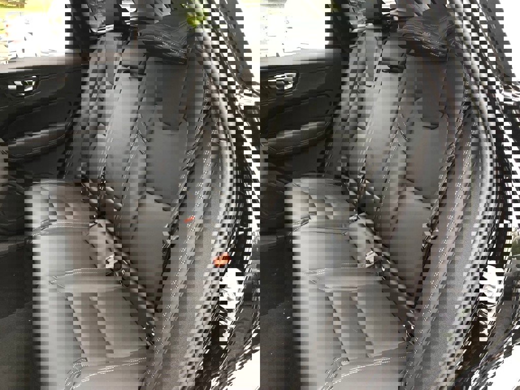 Used 2025 Volvo XC60 B5 Ultra w/ Protection Package Premier image 31