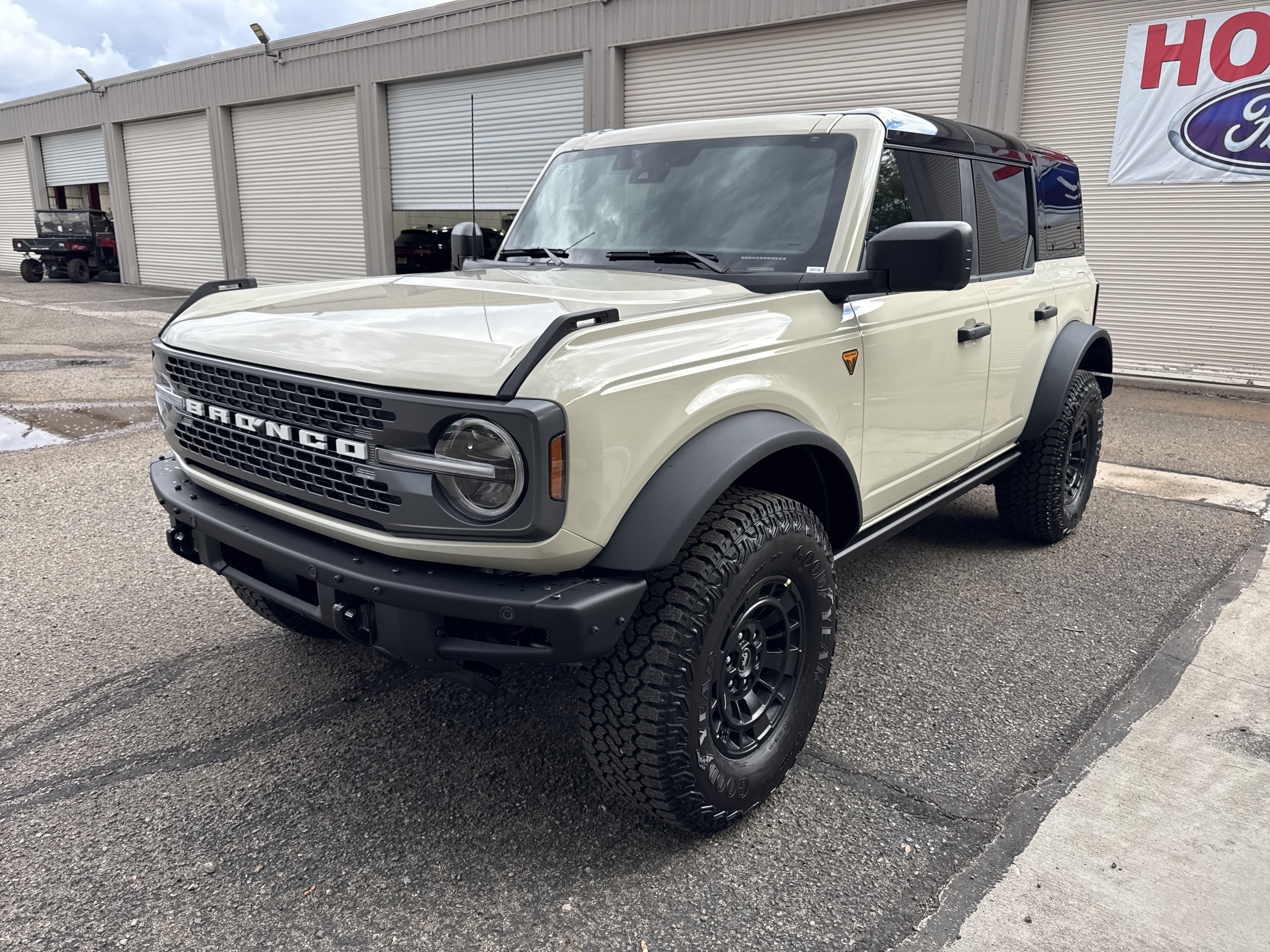 New 2026 Ford Bronco Badlands AWD/4WD image 3