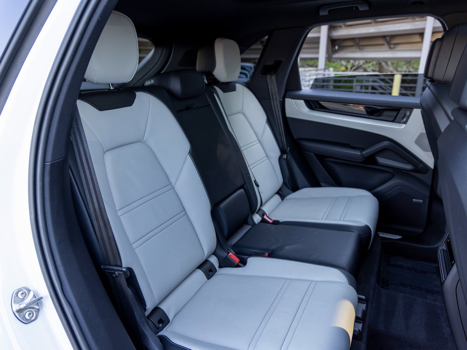 Certified 2025 Porsche Cayenne image 51