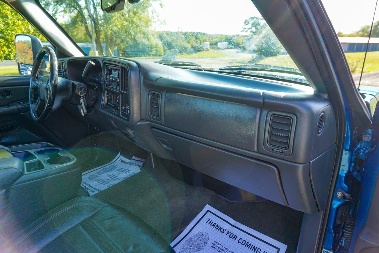 Used 2004 Chevrolet Silverado 2500 LS w/ Snow Plow Prep Package AWD/4WD image 23
