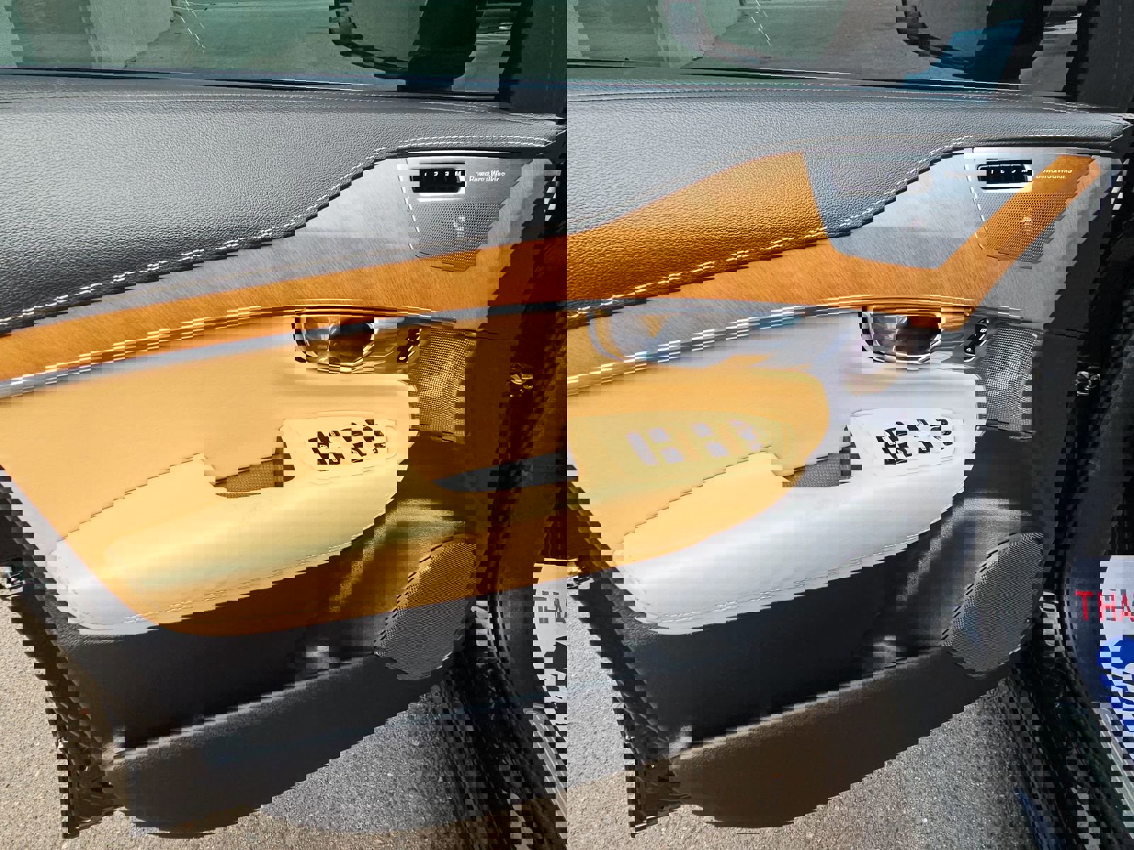 Used 2019 Volvo XC90 T8 Inscription w/ Luxury Package image 12