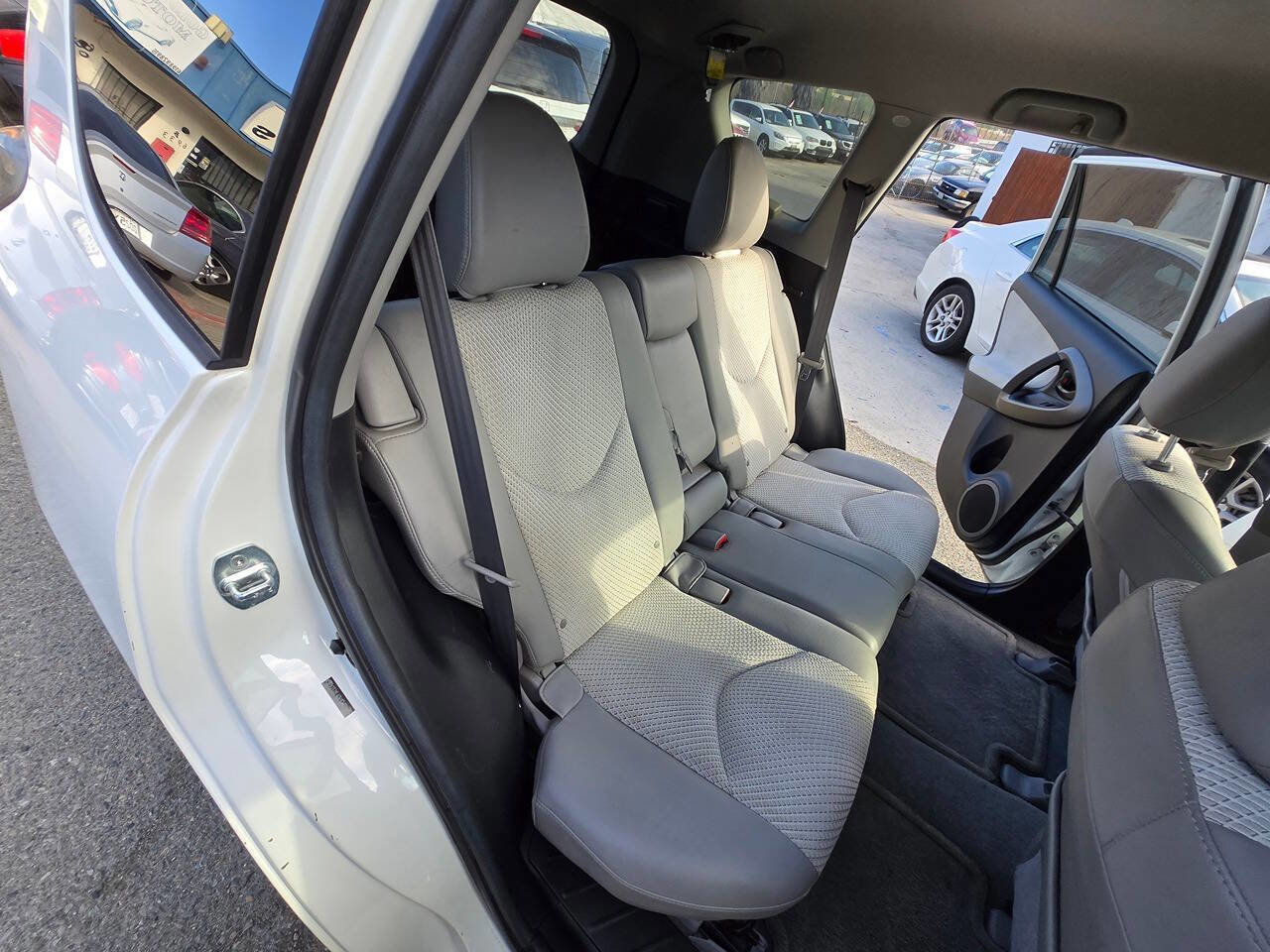 Used 2012 Toyota RAV4 EV image 28