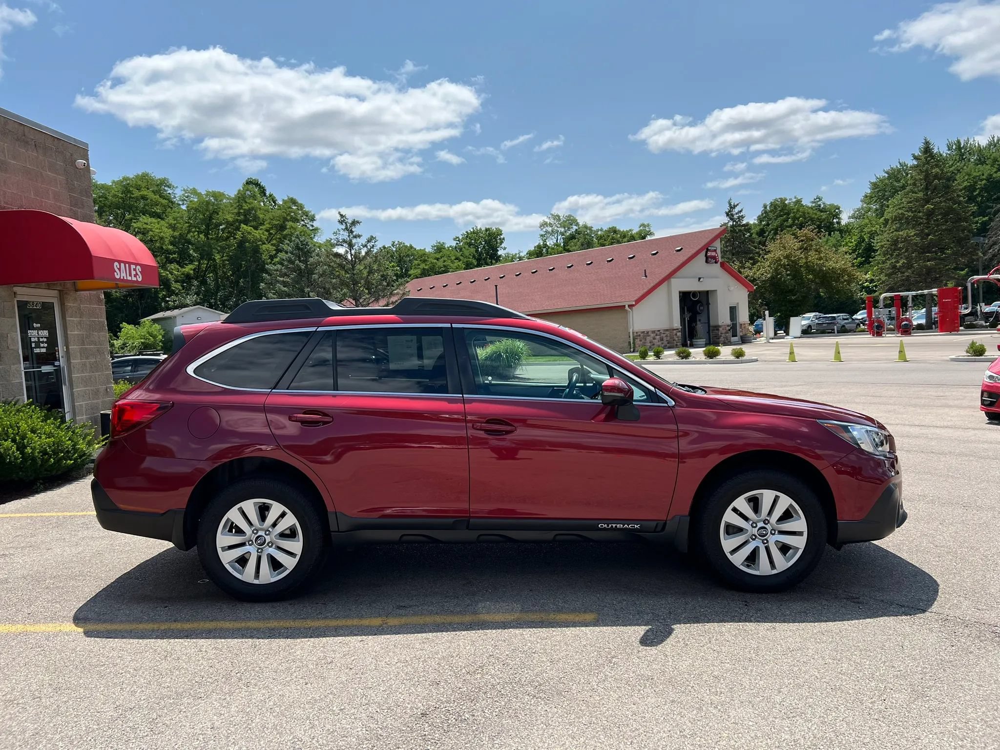 Used 2019 Subaru Outback 2.5i Premium AWD/4WD image 4