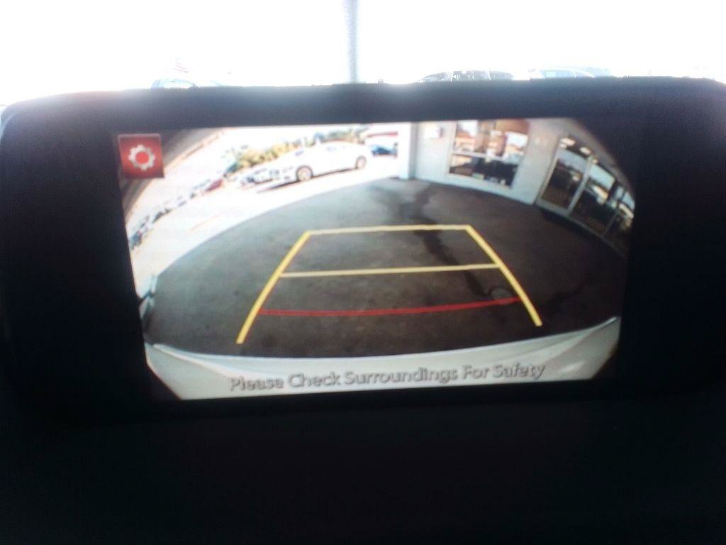 Used 2018 MAZDA CX-5 Touring w/ Preferred Equipment Package FWD image 8