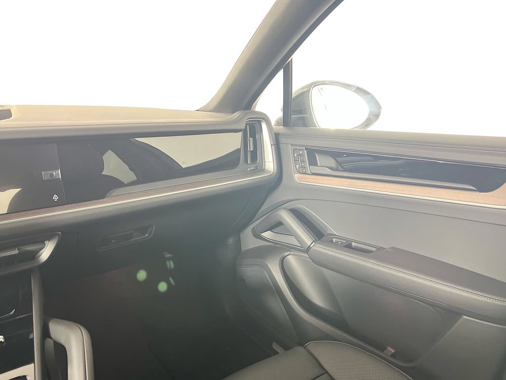 New 2026 Porsche Cayenne E-Hybrid Coupe AWD/4WD image 26