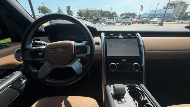 Used 2023 Land Rover Discovery Metropolitan Edition AWD/4WD image 11