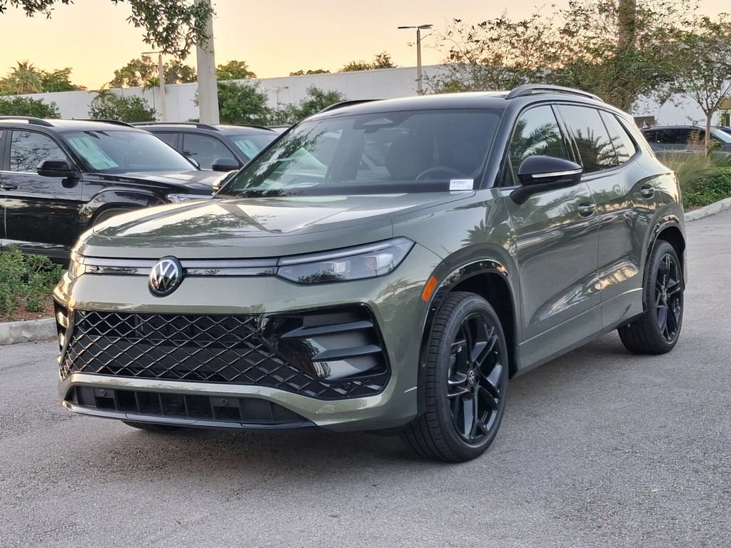New 2026 Volkswagen Tiguan SE R-Line FWD image 3