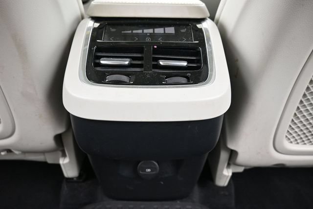 Used 2025 Volvo XC90 B5 Plus w/ Protection Package Premier AWD/4WD image 17