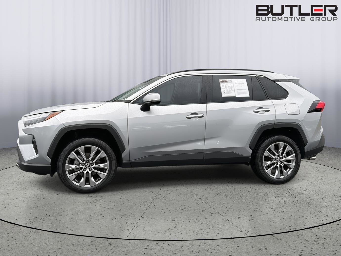 Used 2022 Toyota RAV4 Limited FWD image 3