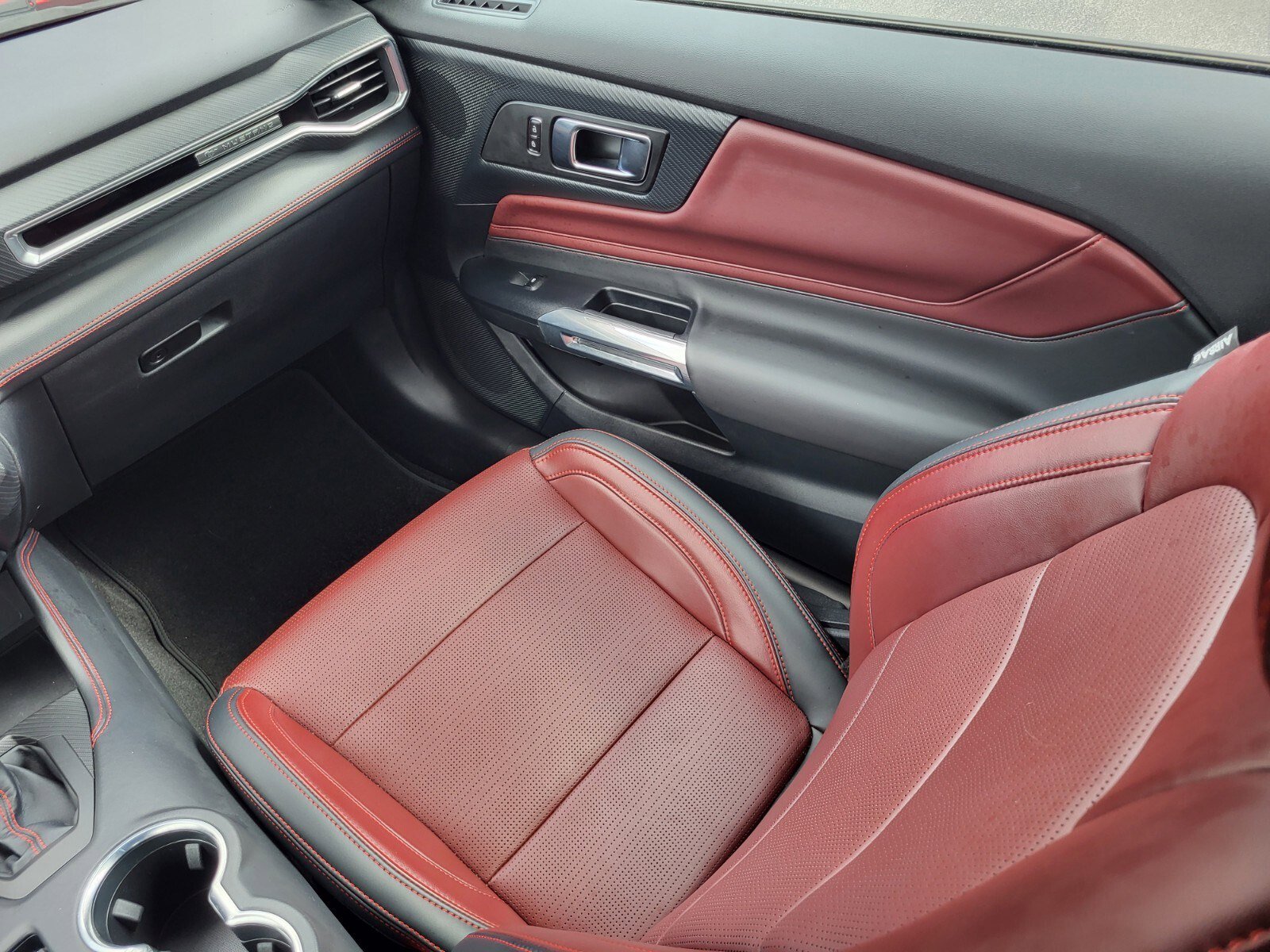 Used 2025 Ford Mustang GT Premium RWD image 16