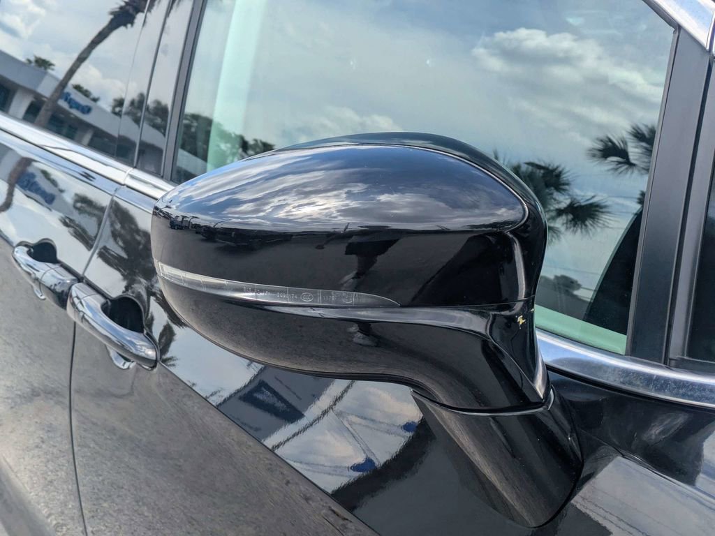Used 2024 Chrysler Pacifica Touring-L FWD image 10