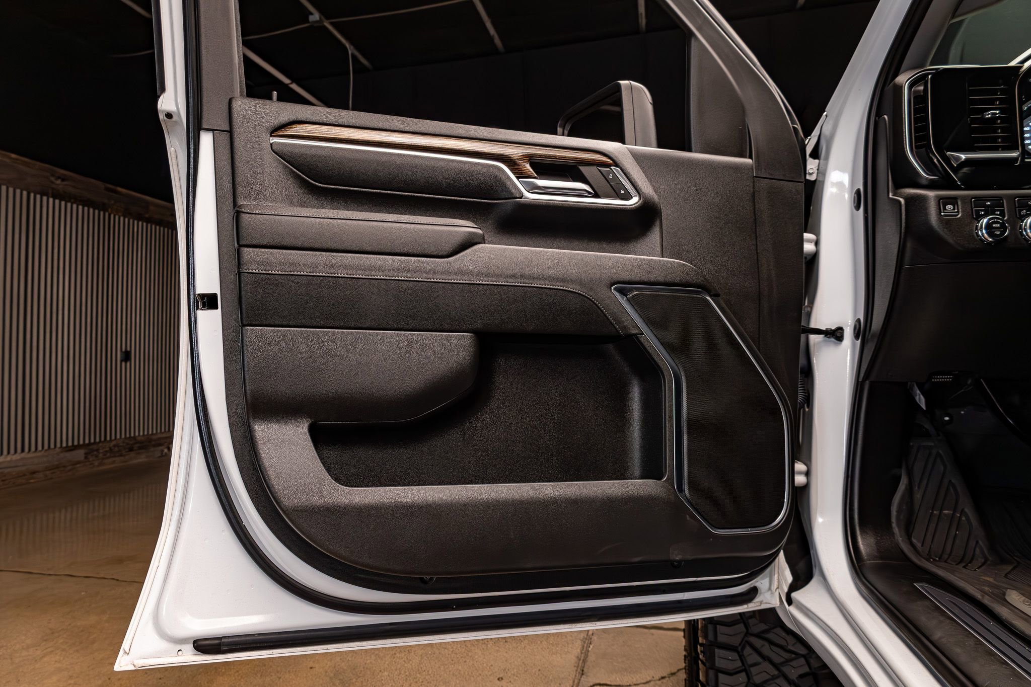 Used 2024 GMC Sierra 2500 SLE w/ SLE Convenience Package image 28