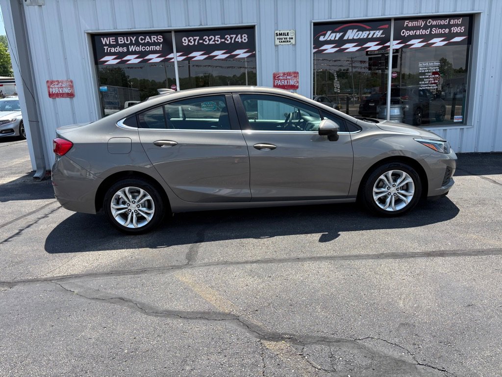 Used 2019 Chevrolet Cruze LT w/ Convenience Package FWD image 2