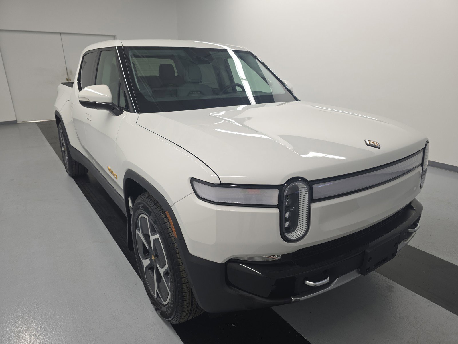 Used 2023 Rivian R1T Adventure image 7