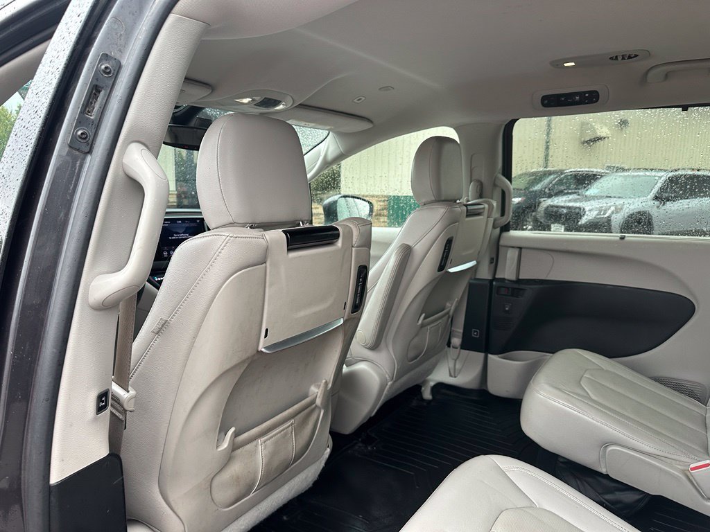 Used 2018 Chrysler Pacifica Touring-L Plus FWD image 21