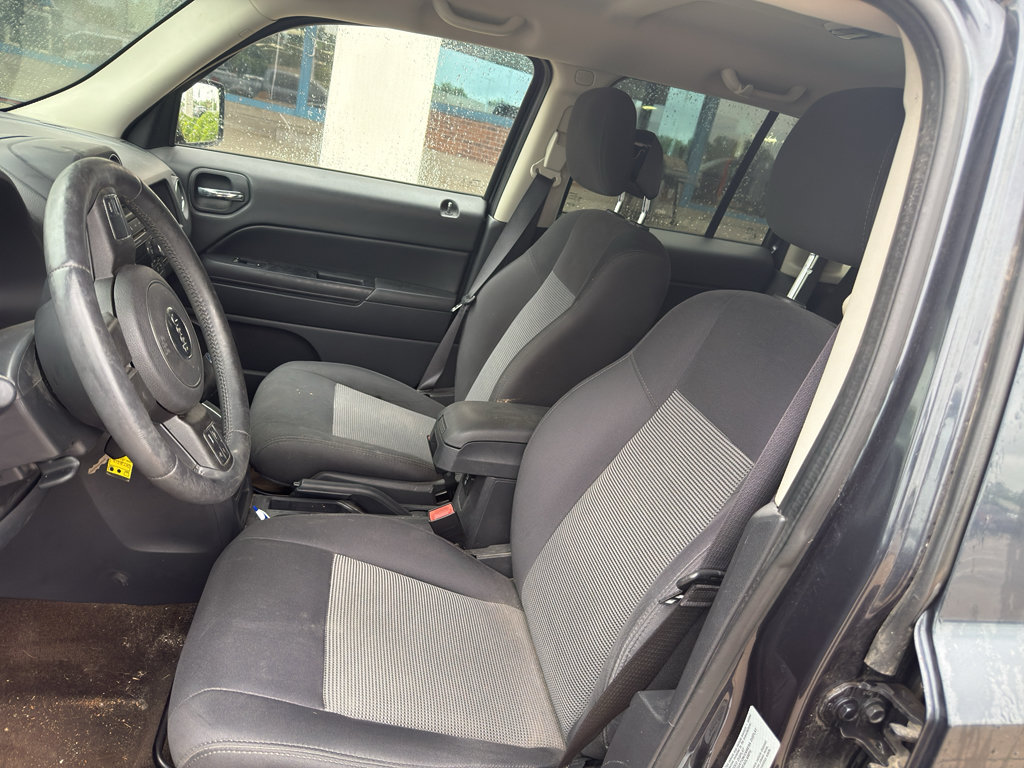 Used 2015 Jeep Patriot Latitude AWD/4WD image 13