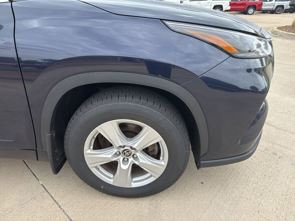 Used 2023 Toyota Highlander LE FWD image 7