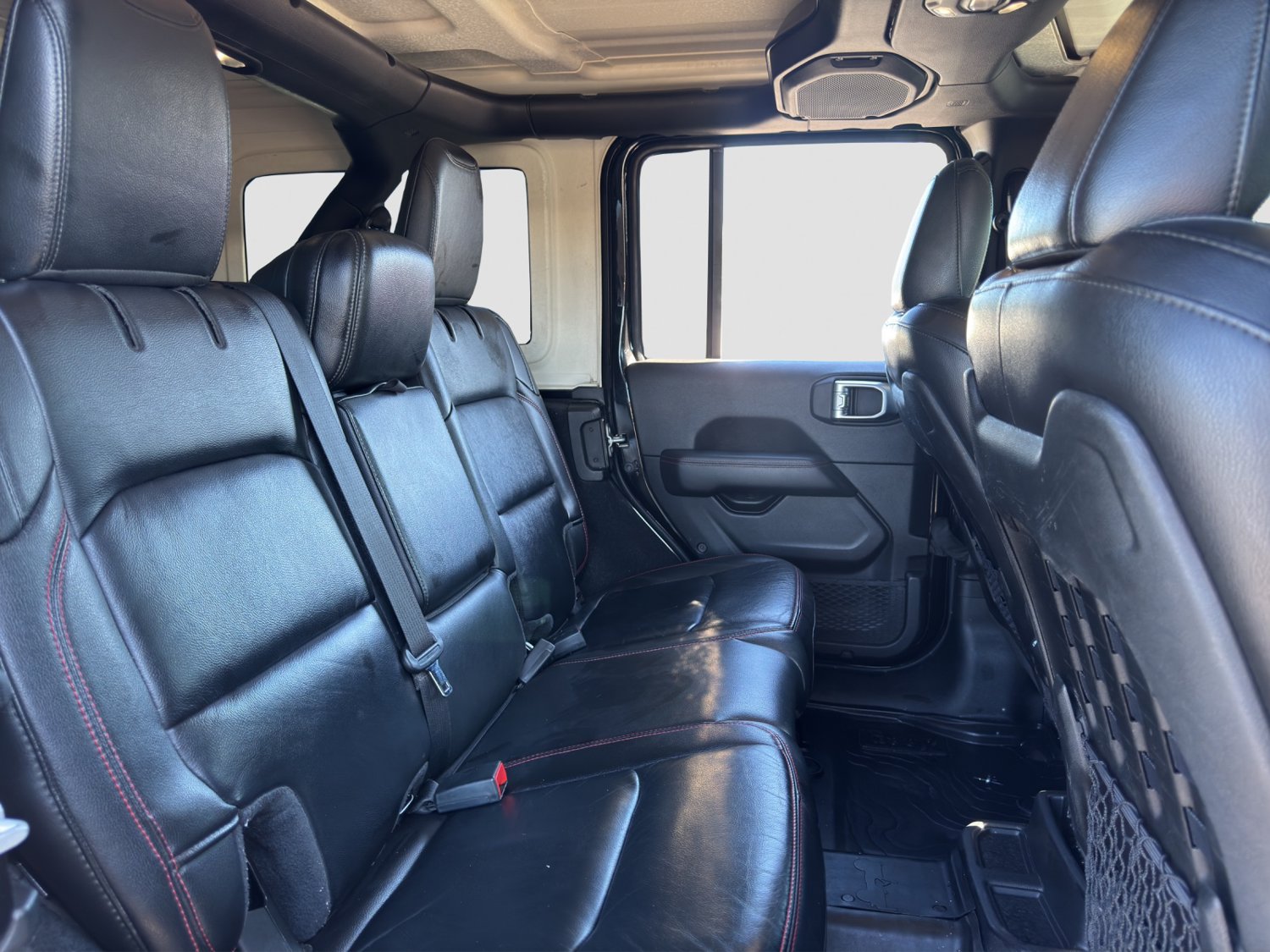 Used 2022 Jeep Wrangler Unlimited Rubicon w/ Cold Weather Group AWD/4WD image 31