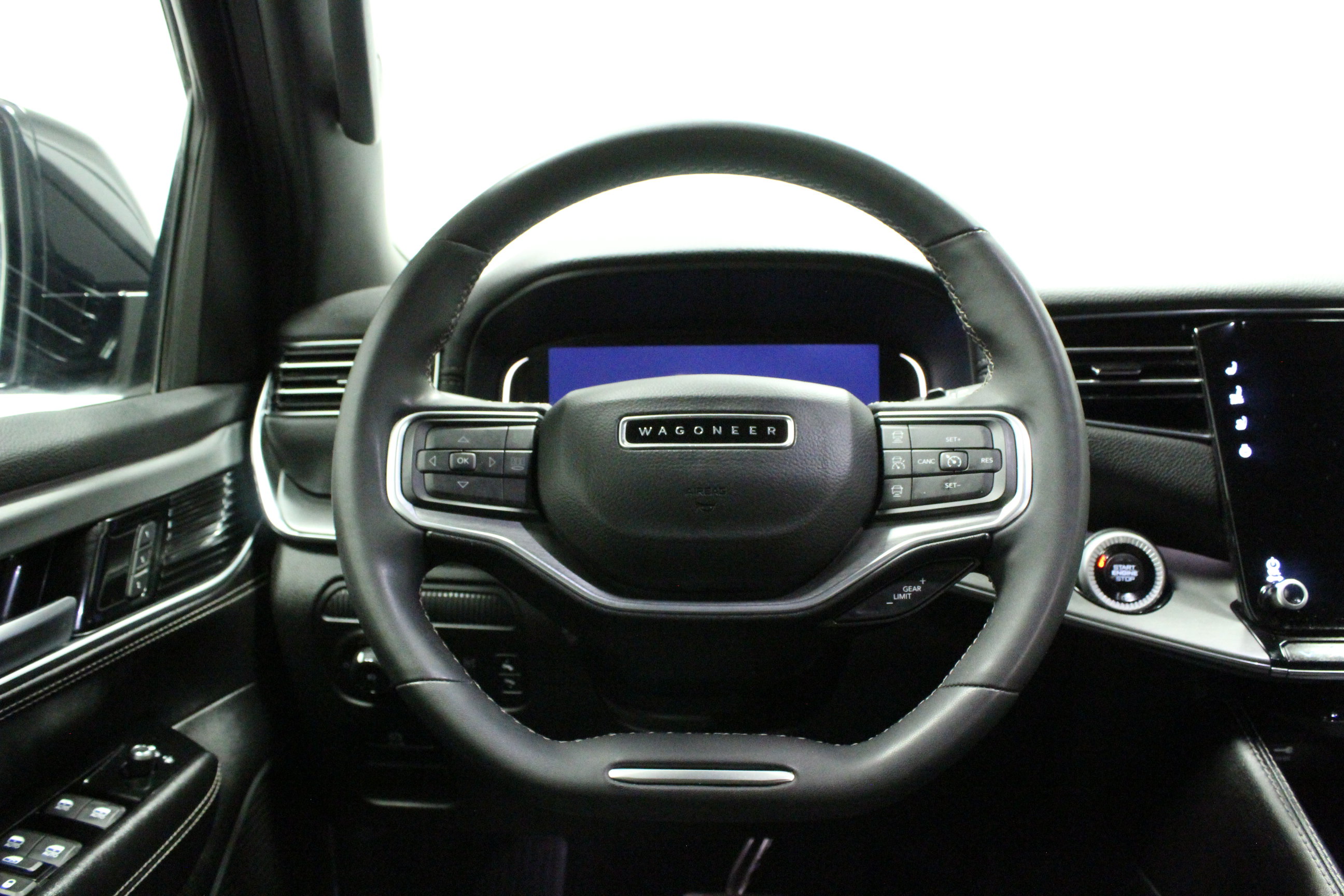 Used 2023 Jeep Wagoneer Series II RWD image 24