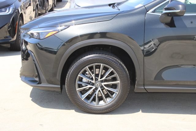 Certified 2025 Lexus NX 250 FWD w/ Accessory Package (Z1) image 4