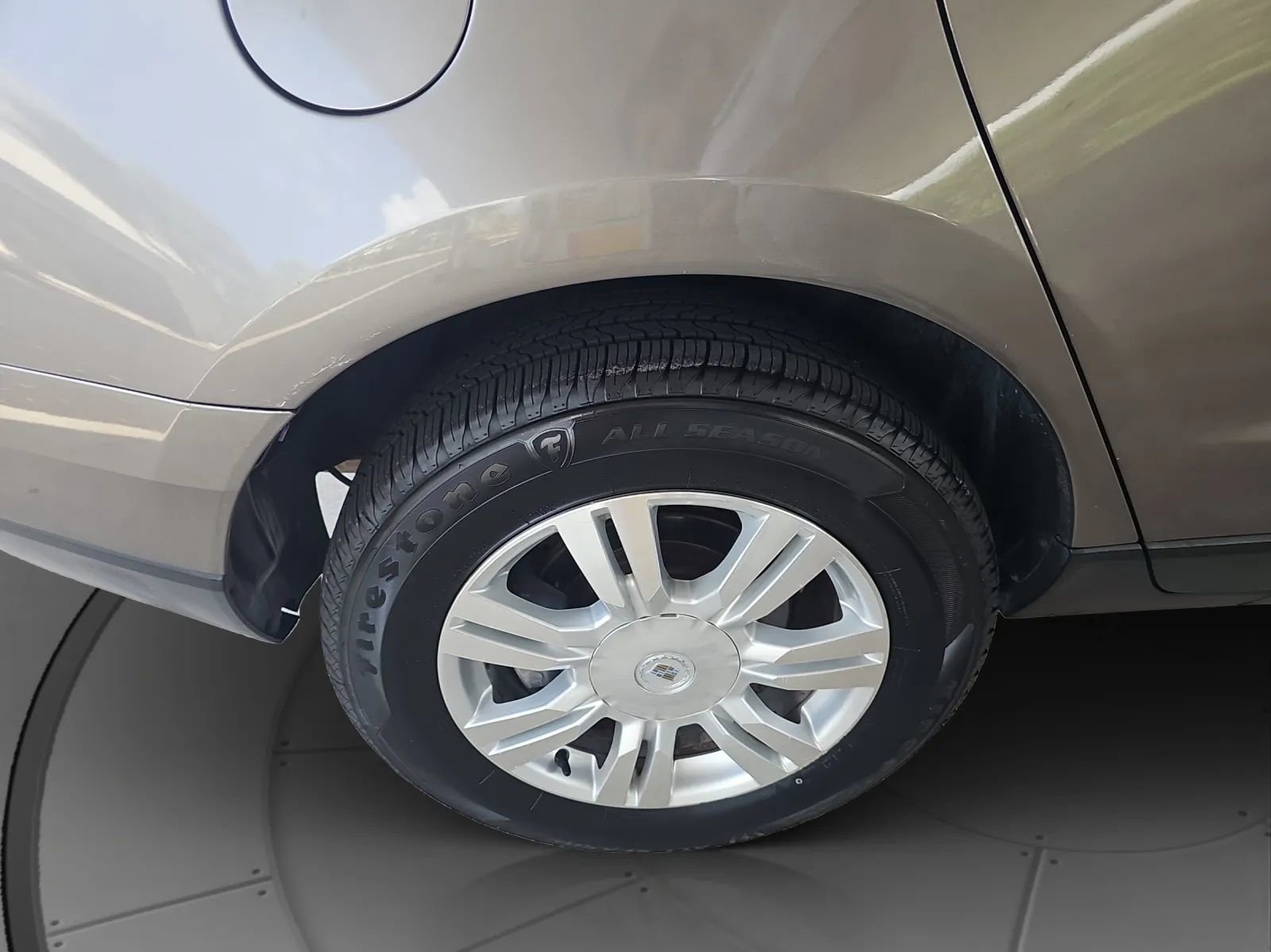 Used 2011 Cadillac SRX Luxury image 24