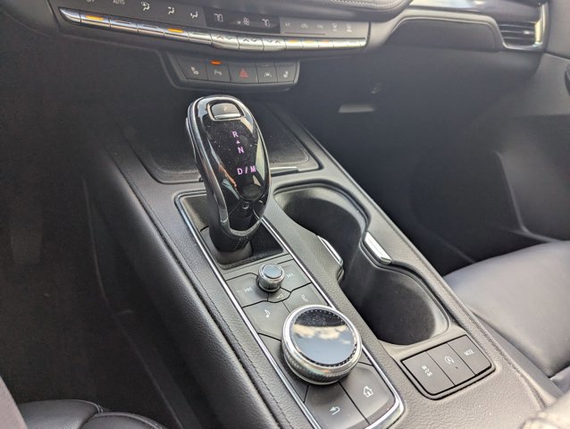 Used 2022 Cadillac XT4 Luxury w/ Cold Weather Package FWD image 10