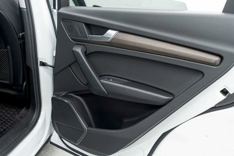 Used 2025 Audi Q5 e Premium image 27