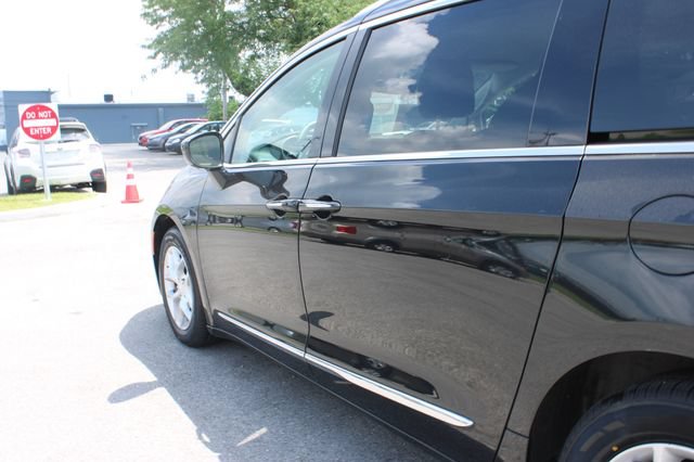 Used 2018 Chrysler Pacifica Touring-L Plus w/ Tire & Wheel Group FWD image 44