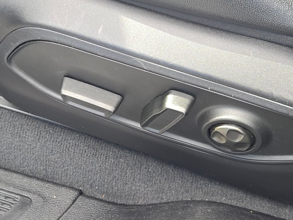 Used 2024 Jeep Grand Cherokee Altitude RWD image 28