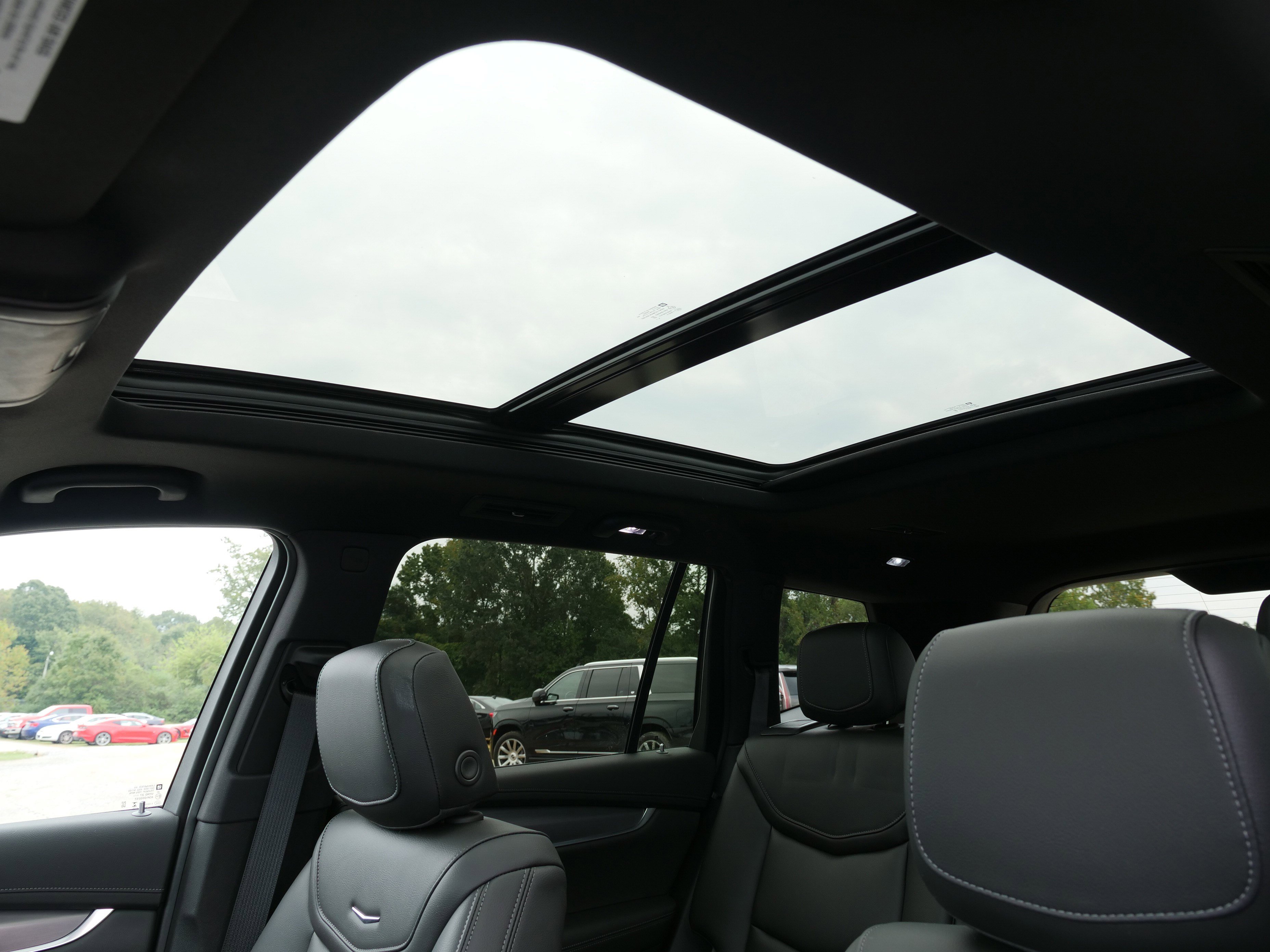 Certified 2025 Cadillac XT6 Luxury image 30