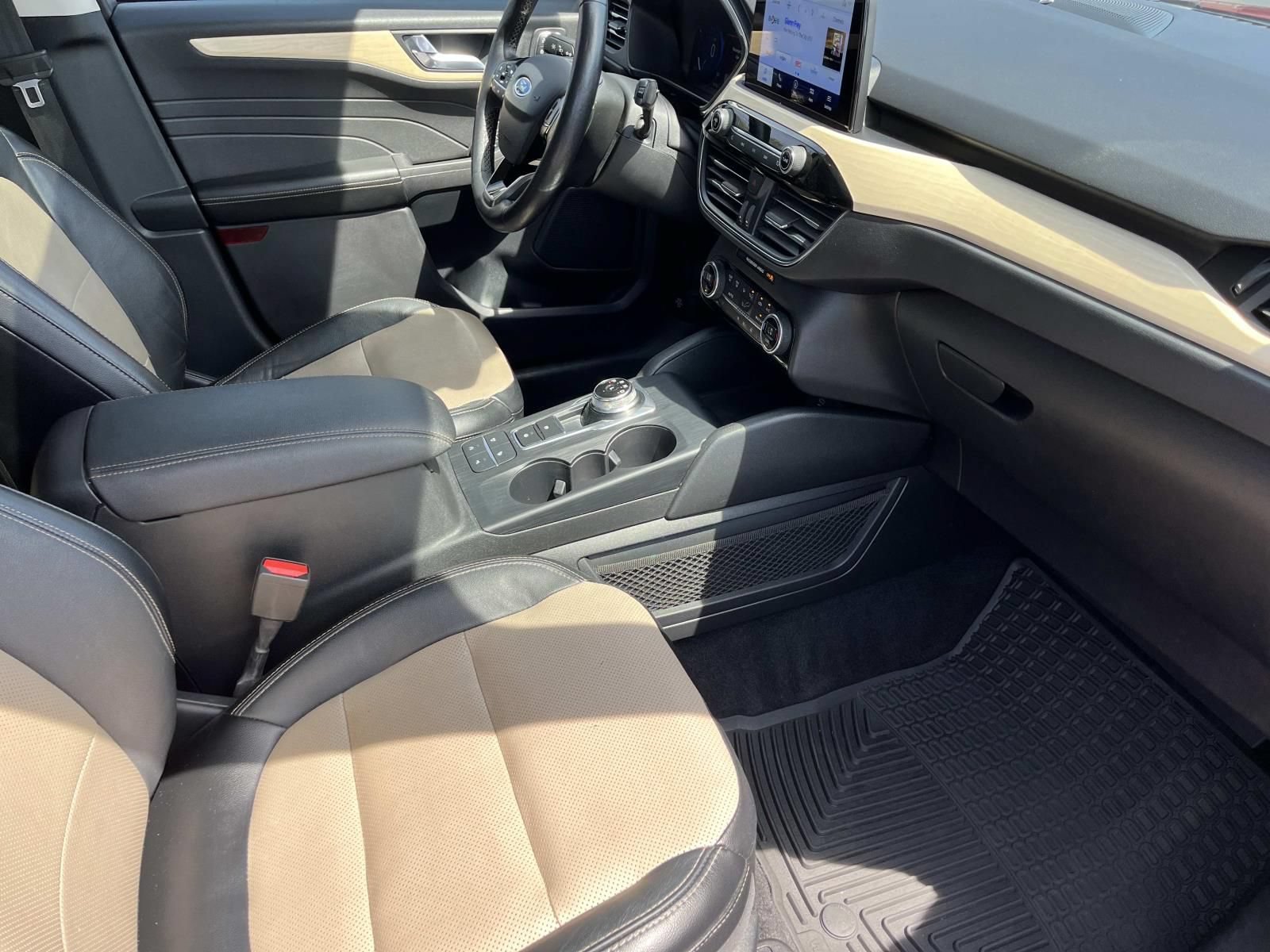 Used 2021 Ford Escape Titanium w/ Titanium Elite Package AWD/4WD image 23