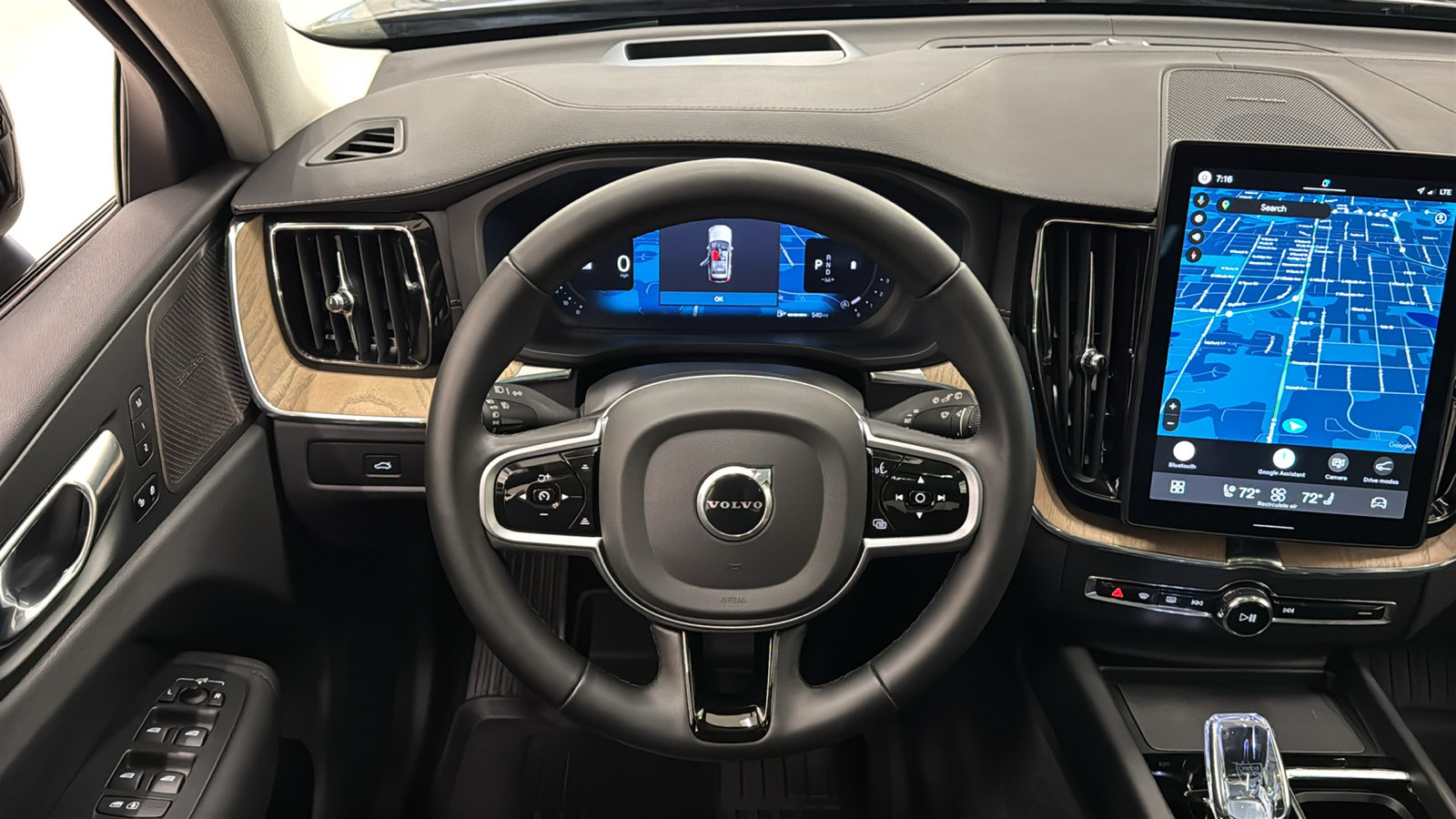 Used 2026 Volvo XC60 B5 Ultra AWD/4WD image 12