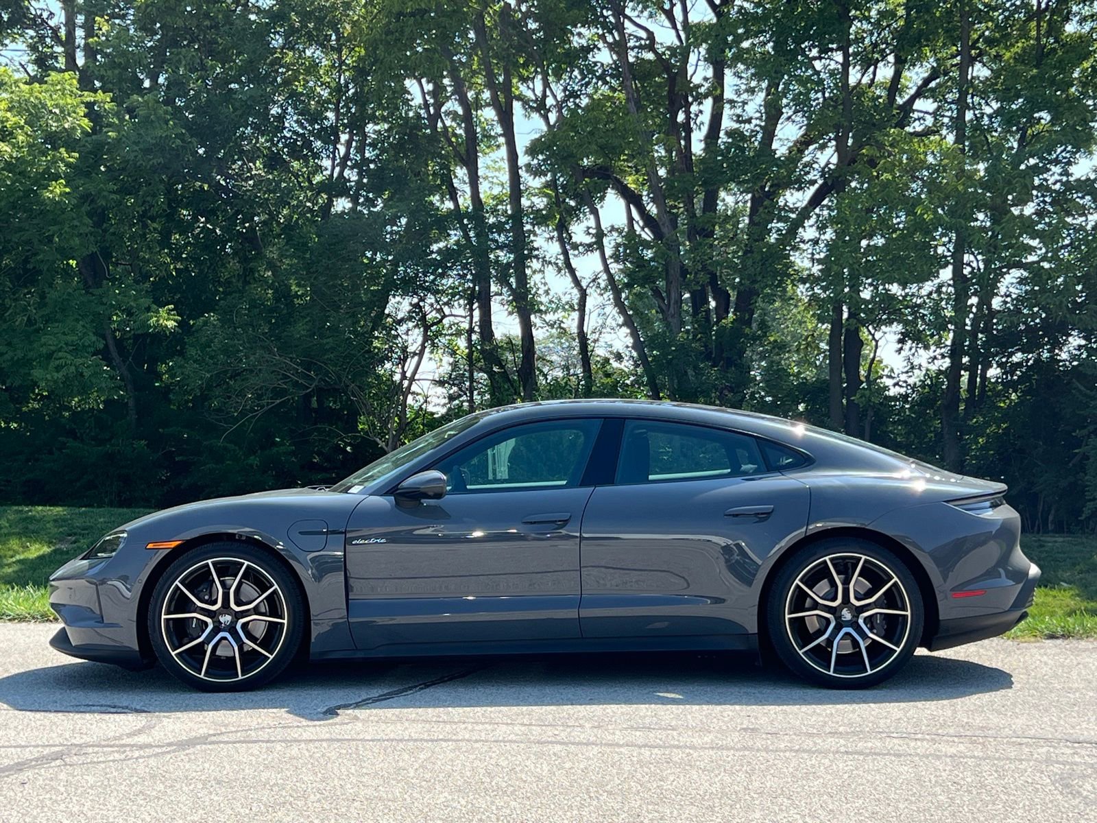 New 2025 Porsche Taycan image 2