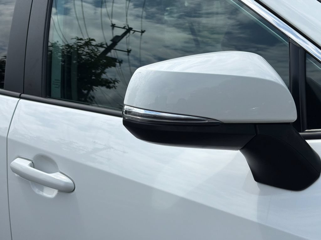 Used 2021 Toyota RAV4 LE AWD/4WD image 10
