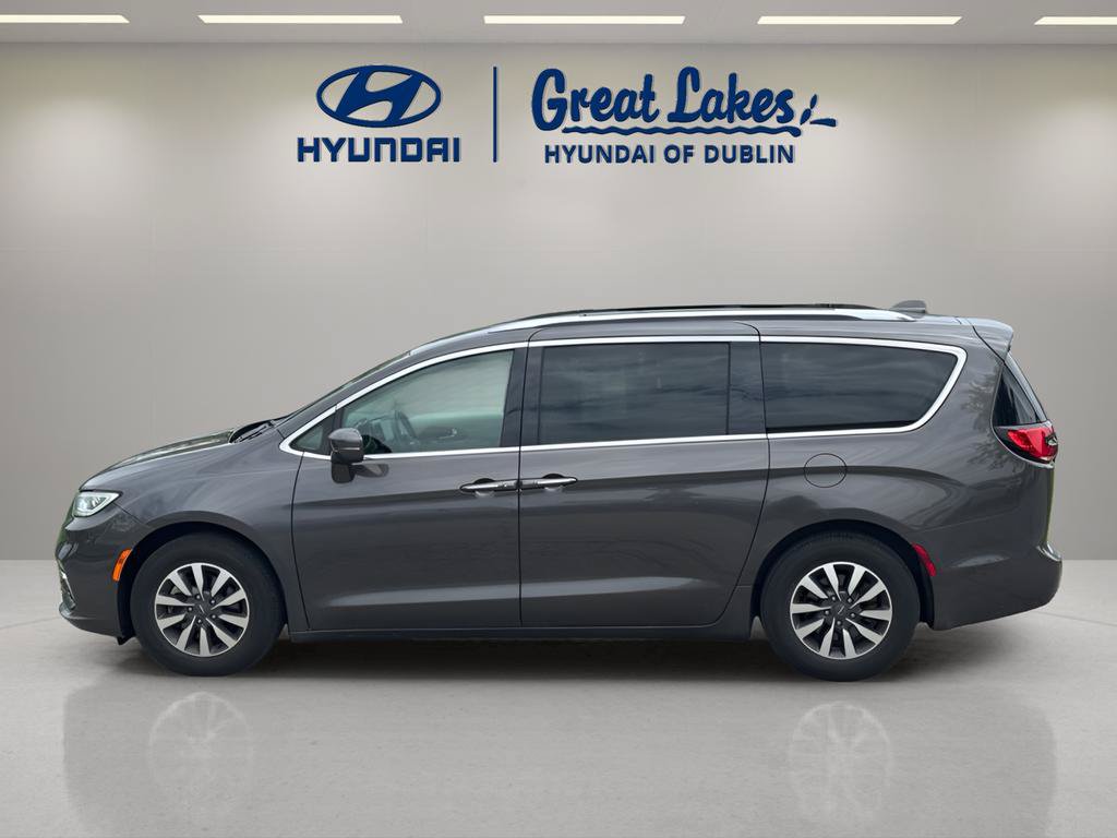 Used 2021 Chrysler Pacifica Touring-L FWD image 2