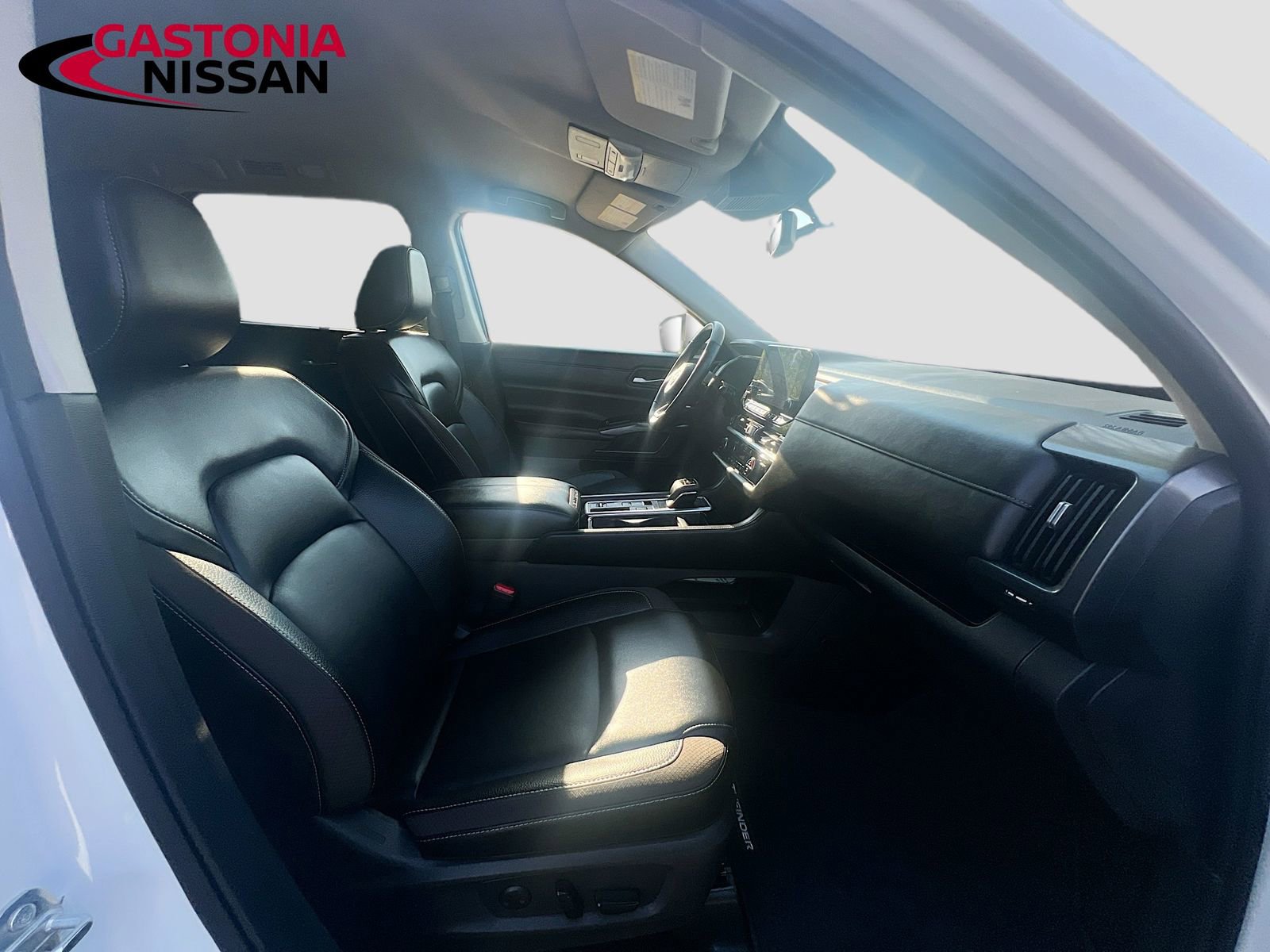 Used 2024 Nissan Pathfinder SL w/ Cargo Package image 39