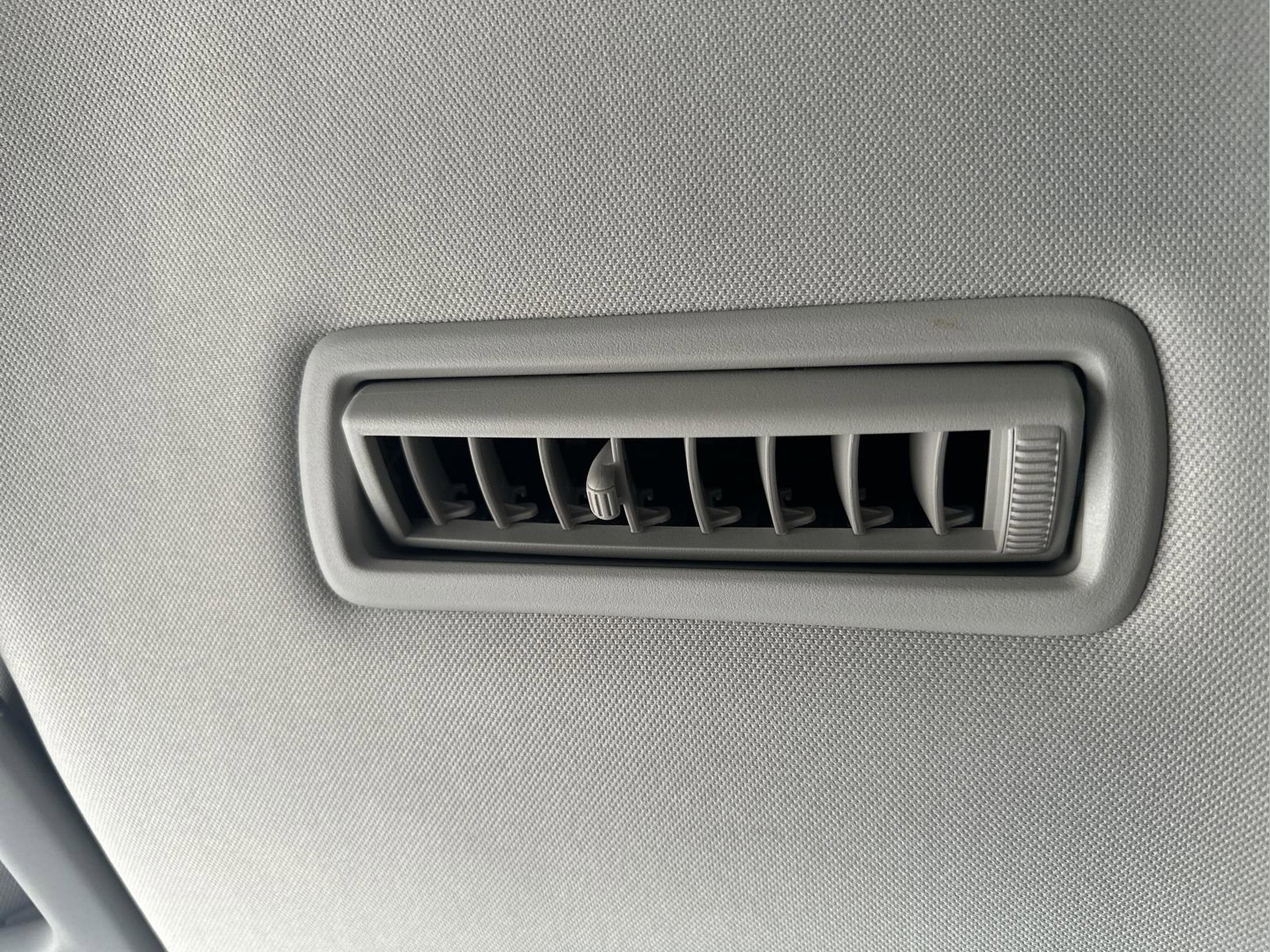 Used 2021 Toyota Highlander XLE image 25