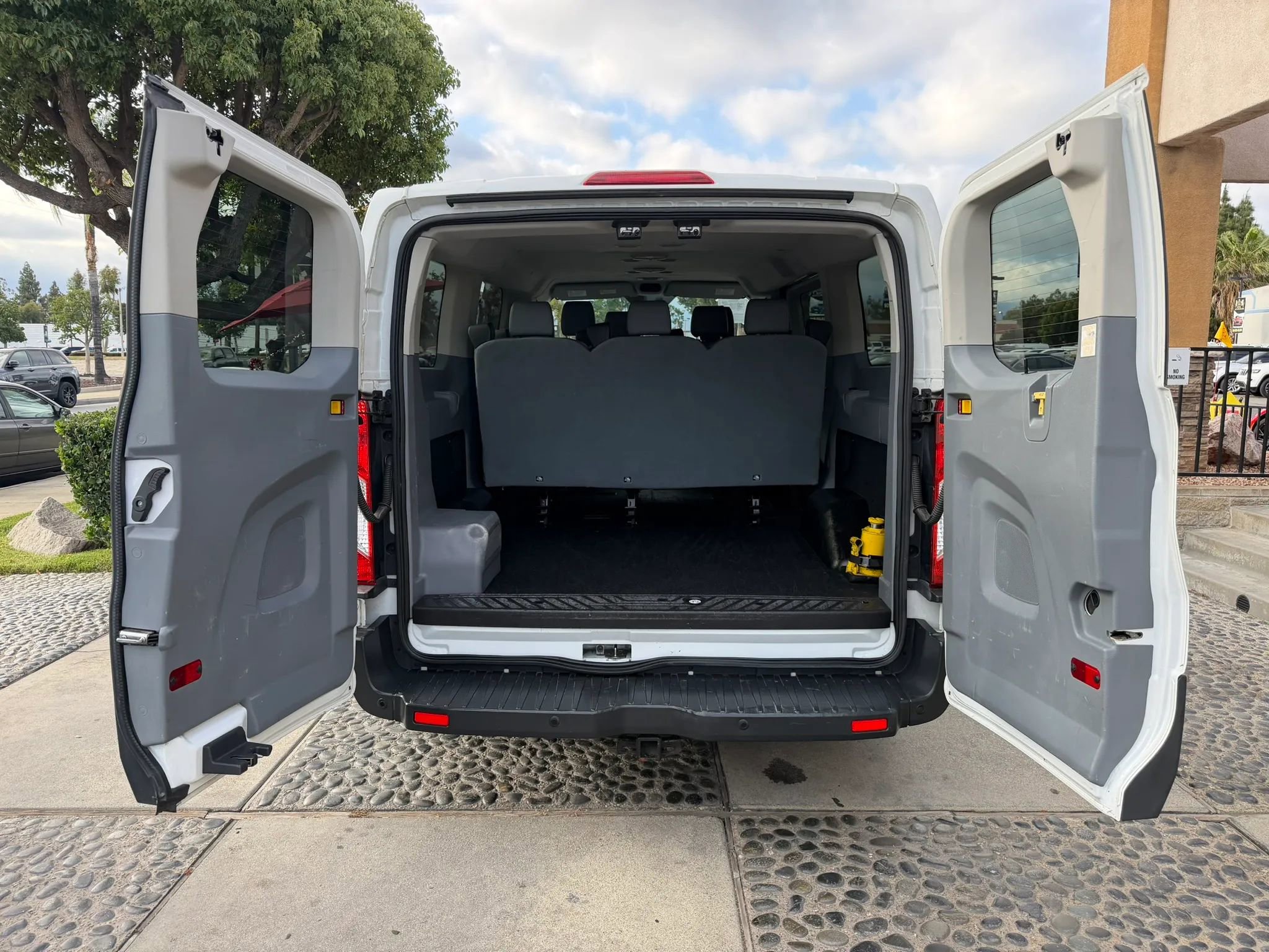 Used 2018 Ford Transit 150 XL RWD image 12