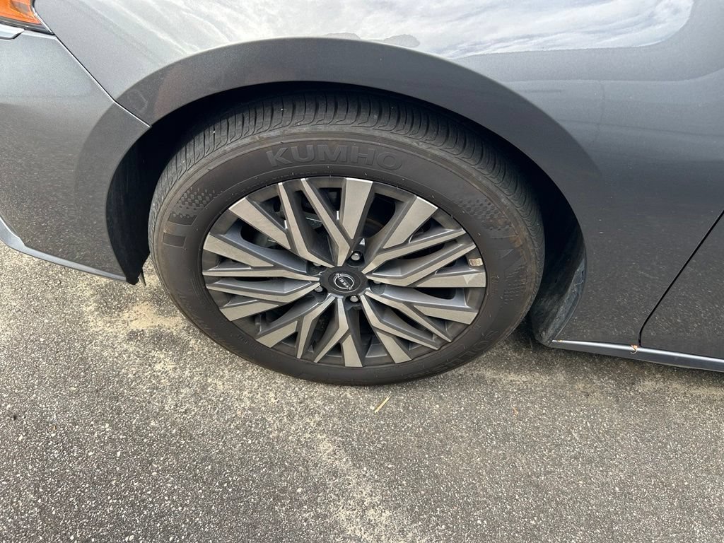 Used 2025 Nissan Altima 2.5 SV FWD image 5