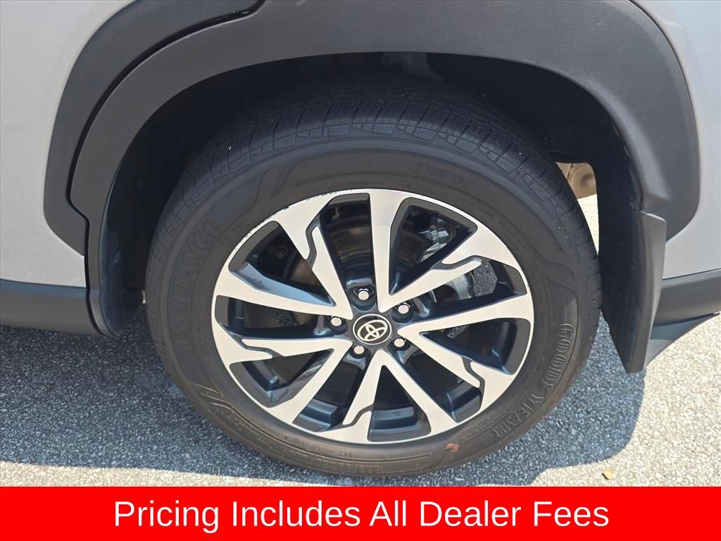 Used 2024 Toyota Corolla Cross XLE w/ Convenience Package AWD/4WD image 15