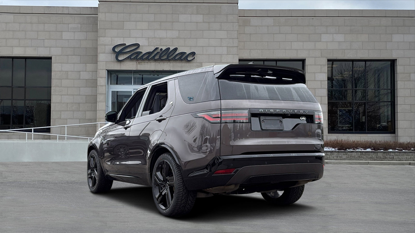 Used 2022 Land Rover Discovery S R-Dynamic image 4