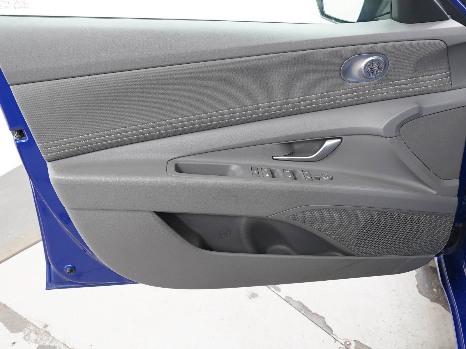 Used 2025 Hyundai Elantra SEL FWD image 38