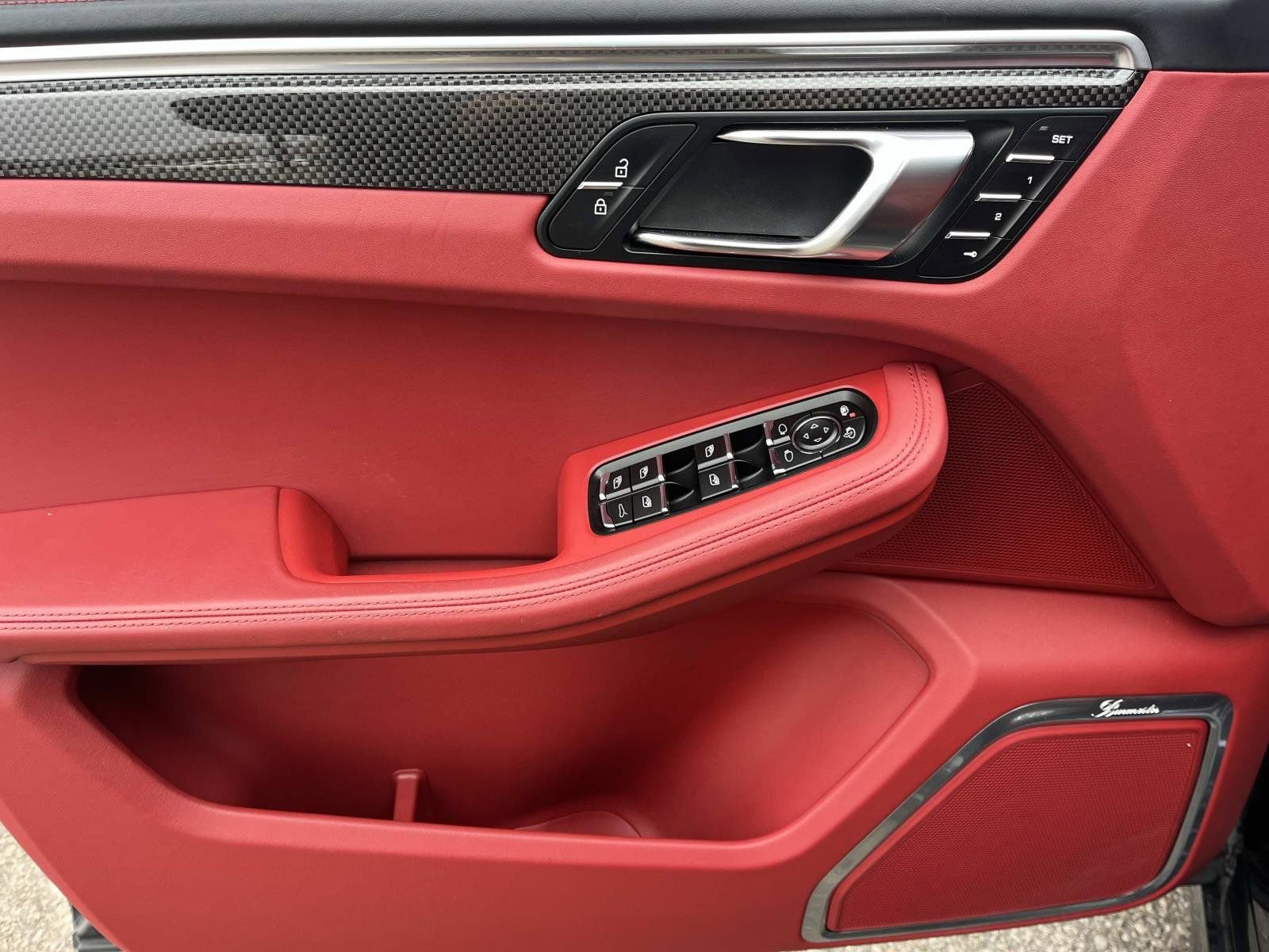 Used 2020 Porsche Macan Turbo image 17